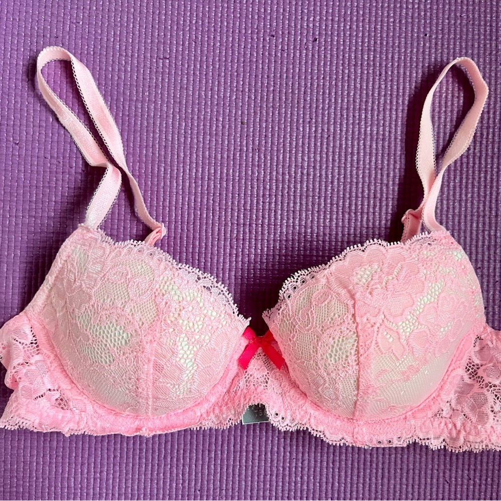Victoria’s Secret pink lace bra 34A